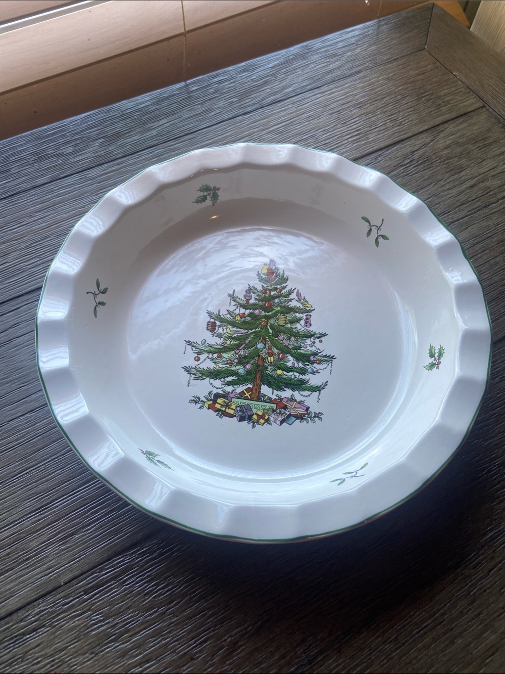 Festive Christmas Tree 10” pie dish - White/Green